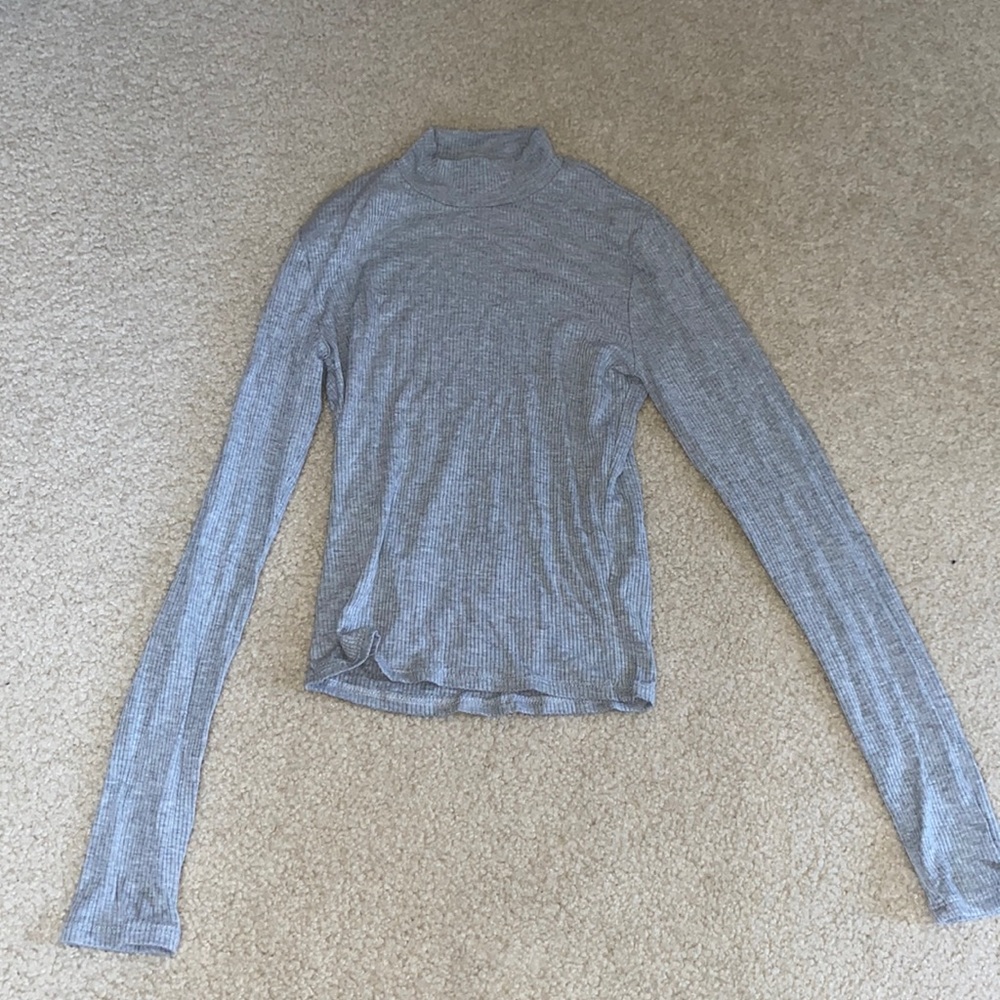 Woman’s grey long sleeve title neck size small